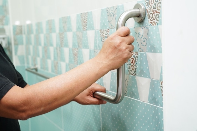 woman patient use toilet support