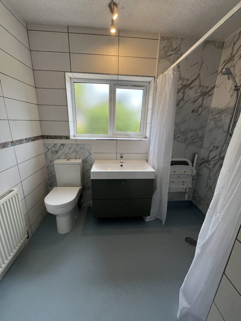 Sandra's after pics - new bathroom