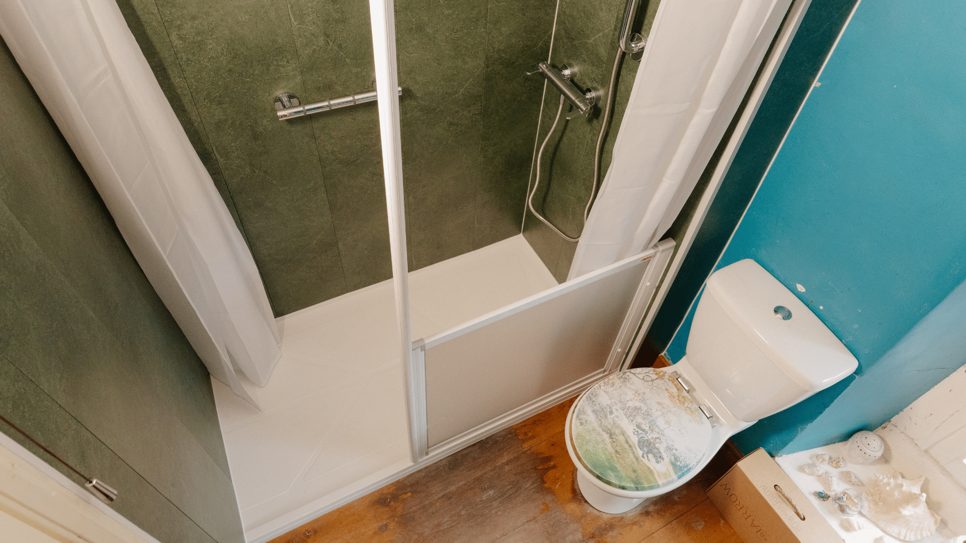 Denise Bathroom Feature Image