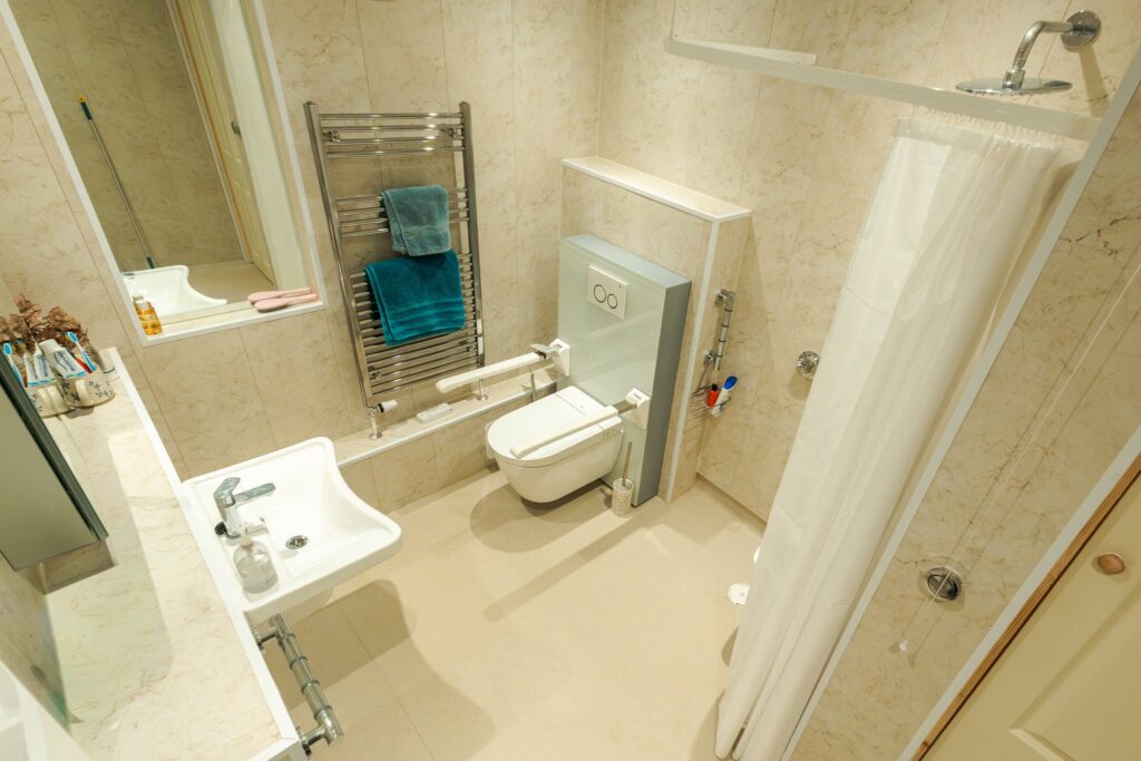 The same toilet in its raised position, making sitting and standing easier.