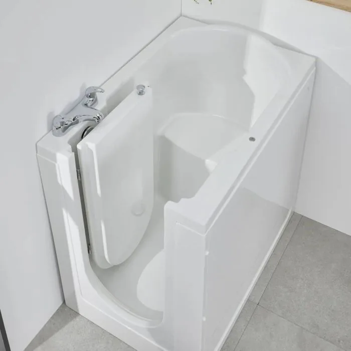 Florida walk-in bath from an angle with the inward door open