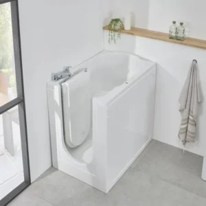 Florida walk-in bath with its inward door open, in a bright bathroom