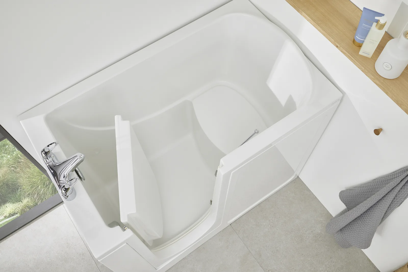 Top-down view inside the Oregon walk-in bath showing its deep, seated design