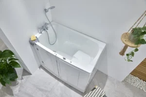 Angled view of the Tennessee walk-in bath showing the built-in seat