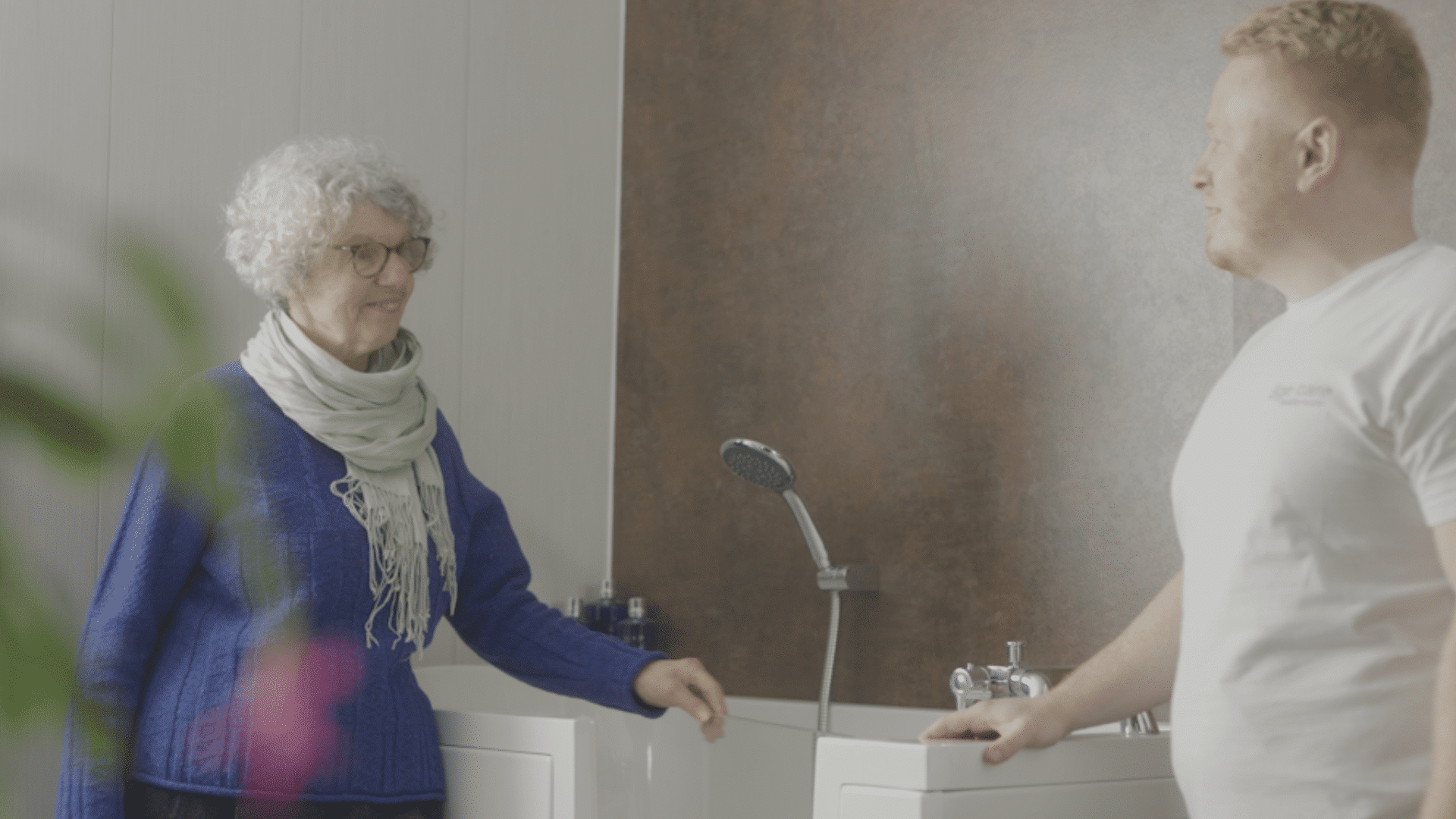Age Care Bathrooms founder Sam Davies discussing a walk-in bath with a customer